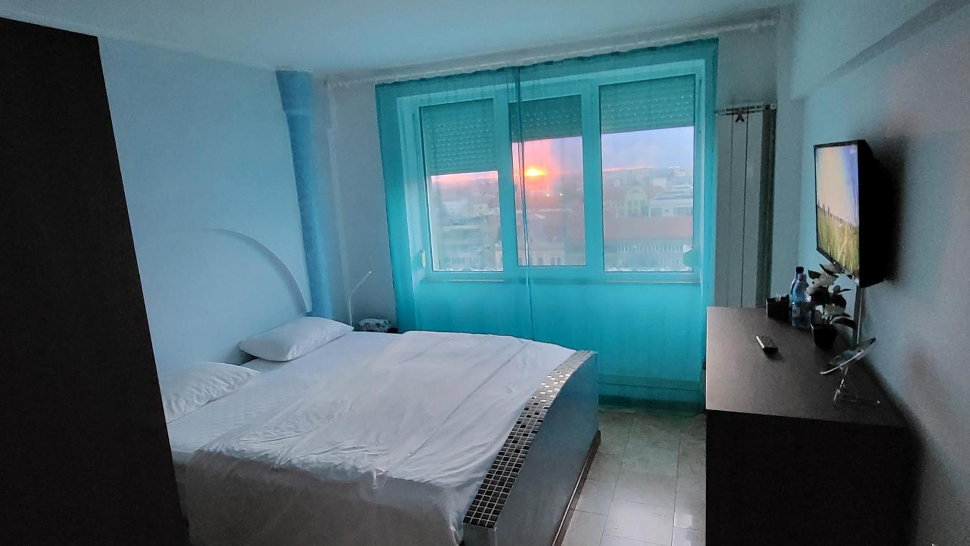 Apartament Cu 2 Dormitoare ,Ultracentral Arad Esterno foto